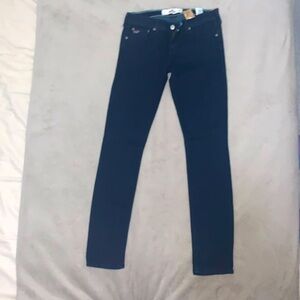 NWT! Hollister dark denim skinny jeans.